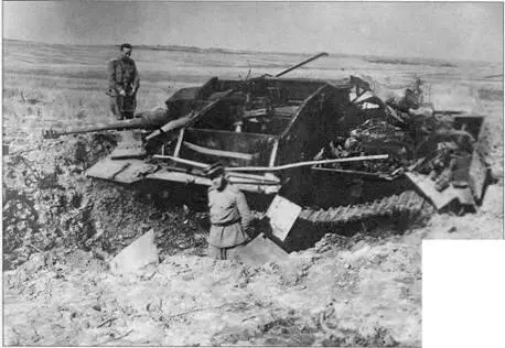 Немецкая самоходная установка StuGIIIG уничтоженная ФАБ250 с взрывателем - фото 80