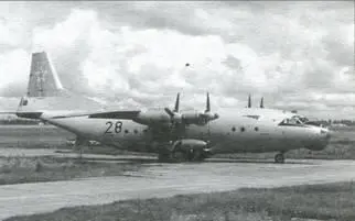 Ан12БК из 257 ОСАП 1 ВА Аэродром ХабаровскБольшой Лето 1997 г - фото 119