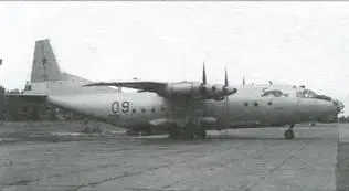 Ан12БК из 257 ОСАП 1 ВА Аэродром ХабаровскБольшой Лето 1997 г Самолеты - фото 120