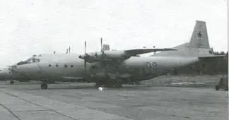 Ан12БК из 257 ОСАП 1 ВА Аэродром ХабаровскБольшой Лето 1997 г Самолеты - фото 121