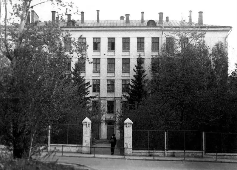 Наш директор Владимир Федорович Овчинников молодой здоровый мрачноватого - фото 4