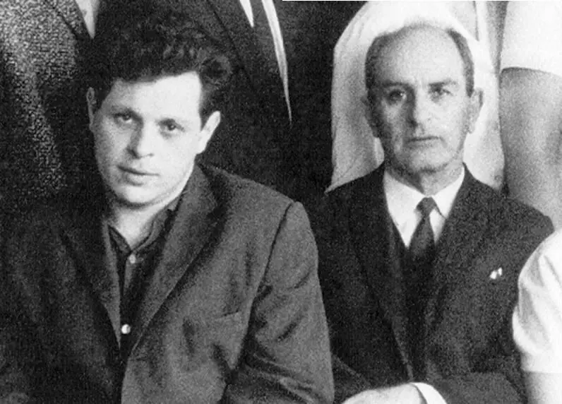 Инакомыслящий Якобсон преподававший историю был вынужден уйти из школы - фото 16