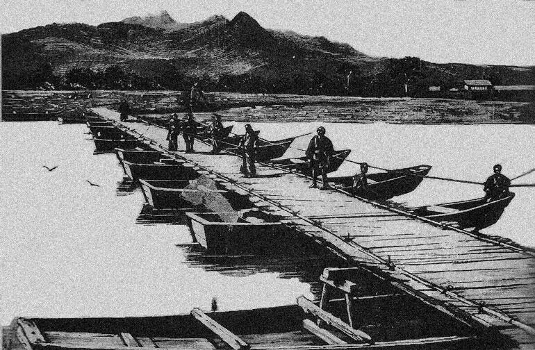 Лодочный мост Источник GG Тем не менее горожане вечерами старались - фото 49