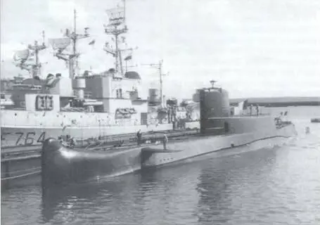 Опытовая ПЛ Жимнот в военноморской базе в Бресте В марте 1964 г на - фото 33
