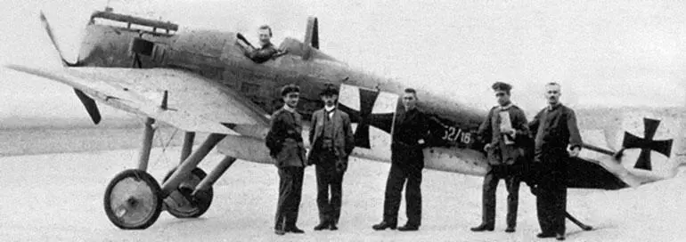 Третий стальной истребитель Junkers J2 1916 г Военные не стали заключать с - фото 29