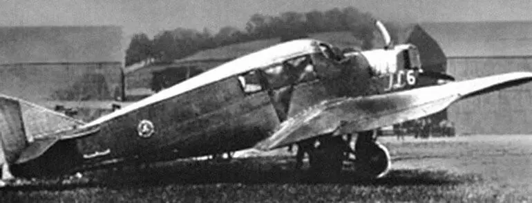 Пассажирский самолет Юнкерса в США 1920 г Но вот объявлен Версальский - фото 48