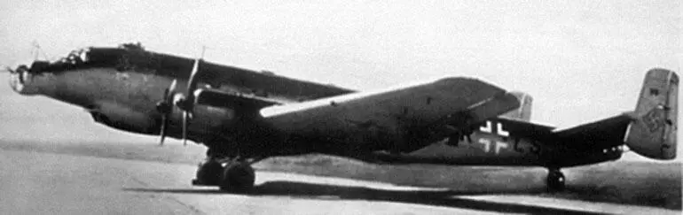 Дальний бомбардировщик Ju290 1944 г Первый опытный Ju290 взлетел в Дессау - фото 128