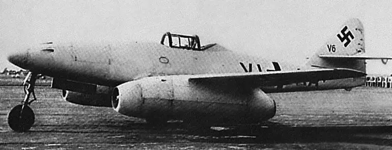 Шестой опытный Ме262 V6 c передней ногой шасси 1943 год Днем 7 сентября - фото 75