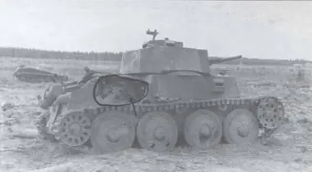 Прямое попадание в моторную часть немецкого легкого танка Pz38t ракетного - фото 45