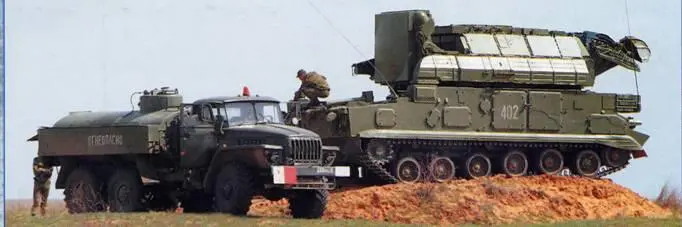 Заправка топливом боевой машины ЗРС ТорМ1 ТЗМ и боевая машина ЗРК - фото 25
