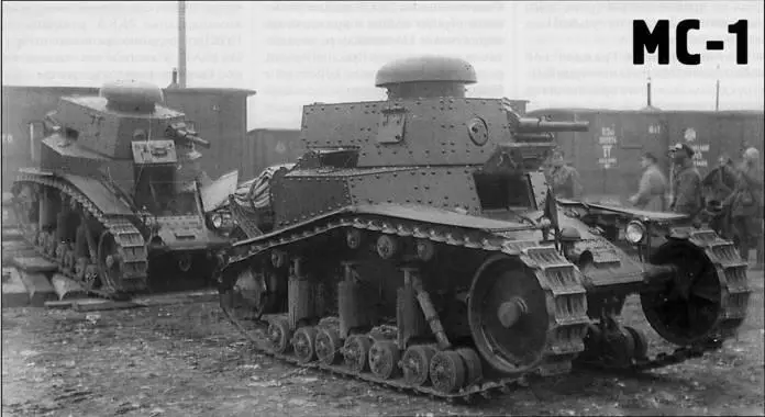 Вверху танки МС1 сгружаются с платформы 1932 г МС1 Михаил Свирин Фото - фото 87