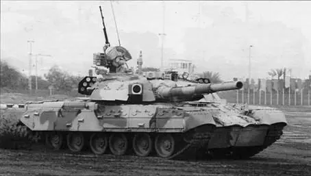 Т84 на трассе полигона в АбуДаби Выставка IDEX1997 Сотрудничество - фото 84