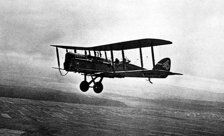 Разведчик Р1 с 400сильным мотором М5 Длина 924 м размах крыльев 1402 - фото 25