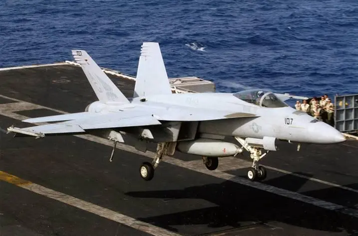 FA18C и FA18E Фото Криса Лофтинга Материал подготовил Михаил НИКОЛЬСКИЙ - фото 104