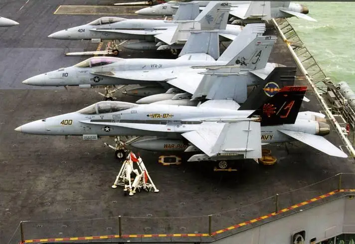 FA18C и FA18E Фото Криса Лофтинга Материал подготовил Михаил НИКОЛЬСКИЙ - фото 106