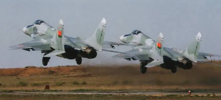 Российские тактические боевые самолеты на авиасалоне МАКС2011 и их оценка - фото 39