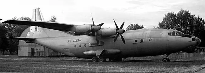 Ан12БК с установкой блоков ловушек УВ26 на фюзеляже Устройство несло 768 - фото 73