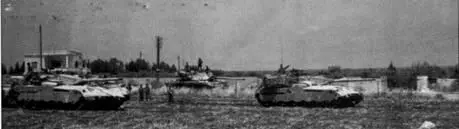 Танки Меркава Mk1 и М60А1 на исходных позициях 1982 г Меркавы на - фото 159