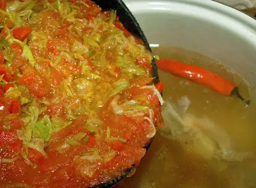Вновь доведем до кипения посолим и поперчим по вкусу черным и красным молотым - фото 150