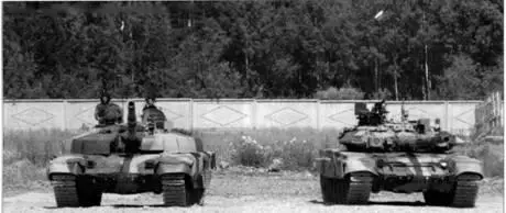 Танки Т72Б Рогатка слева и Т90 Вариант с решетчатыми экранами - фото 45