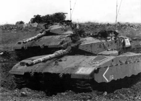 Танк Меркава Mk2 На лобовых частях башни установлено дополнительное - фото 136