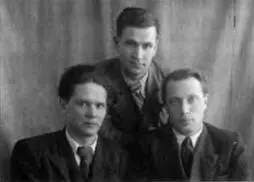 Три другасоратника справа налево главный конструктор РЕ Алексеев - фото 90