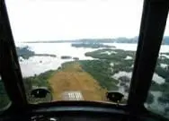 Заход на посадку в КотдИвуаре Вид из кабины Ми8МТВ Доставка топлива для - фото 46