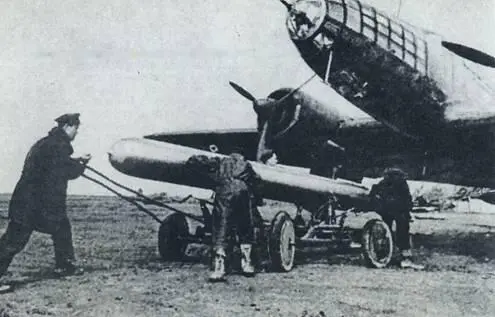 Подвеска торпеды под Ил4 весна 1944 г Тридцатьчетвёрки при поддержке - фото 54