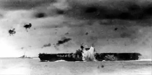 Авианосец Энтерпрайз во время морского боя у островов СантаКрус 26 октября - фото 123