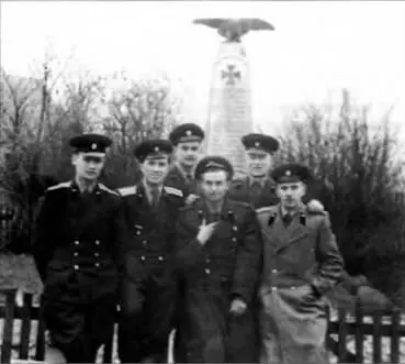 Молодые советские лейтенанты командиры танковых взводов Т3485 будущие - фото 39