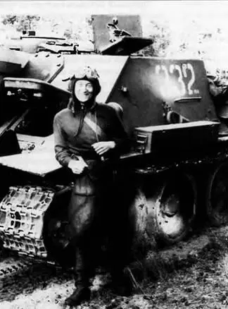 Около САУ СУ100 в 16м танковом полку 1959 г ГСВГ и возле такой же - фото 45