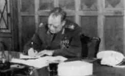 Маршал Дмитрий Федорович Устинов 19081984 министр обороны СССР в рабочем - фото 96