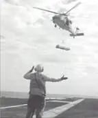 Посадка вертолета MH60S Найт Хок из состава 3й вертолетной авиаэскадрильи - фото 91