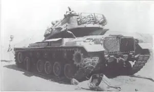 Уничтоженный египетскими танкистами американский М60А1 во время боев в 1973 г - фото 98