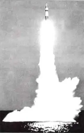 Старт БРПЛ Поларис А3 изпод воды 25 чая 1964 г с подводной лодки Дэниэл - фото 100