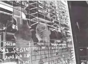Старшина 1 класса специалист оперативной боевой части наносит на - фото 87