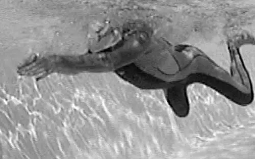 ТолчокБыстро выверните ступни наружу чтобы захватить воду затем двигайте - фото 28
