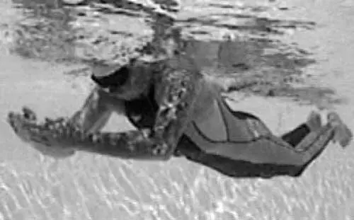 4 Делайте вдох глядя вниз не поднимая подбородка от поверхности воды и следя - фото 41
