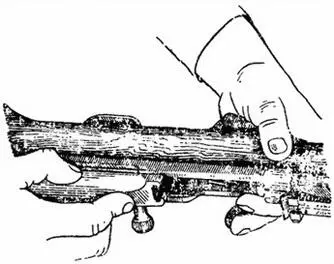 Рис 6Отделение затвора от ствольной коробки Рис 7Отделение газовой трубки - фото 6