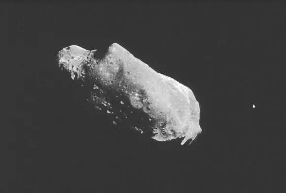 Рис 67 Астероид Ида со спутником Дактиль Рис 68 Сравнительные размеры - фото 40