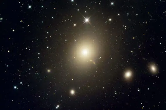 Рис 1 Гигантская эллиптическая галактика NGC4486 с галактикамиспутниками - фото 61