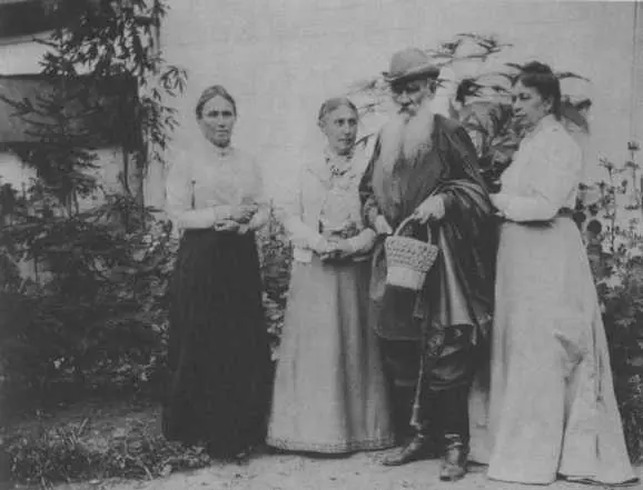 Лев Николаевич и Софья Андреевна с племянницами Верой и Лизой Ясная Поляна - фото 36