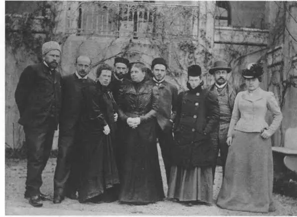 Софья Андреевна с детьми Гаспра 1902 г Лев Николаевич во время болезни в - фото 37