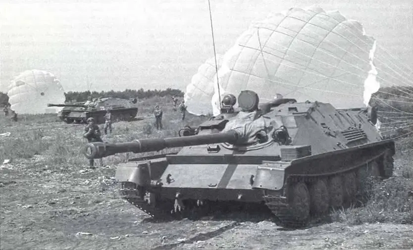 Легкая самоходная установка СУ85 на учениях Воздушнодесантных войск Советской - фото 150