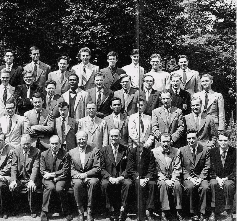 Мервин сидит крайний справа среди студентов колледжа Св Антония 1964 год - фото 26