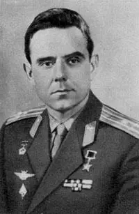 Владимир Михайлович Комаров командир многоместного космического корабля - фото 27