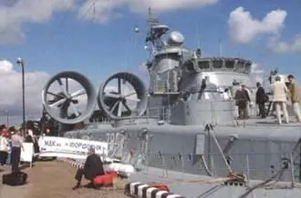 В этом году но салоне а очередной раз выставлялся малый десангныи корабль на - фото 68