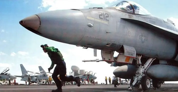 Старшина авиационной боцманской команды 3 класса Aviation Boatswains Mate 3rd - фото 75