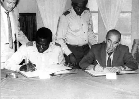 Подписание контракта с суданской стороной Слева заместитель начальника УВС - фото 1