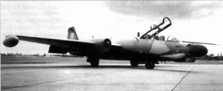 Один из трех самолетов B57G Пэйв Гэт Во Вьетнам ACNC123K попали в ноябре - фото 108